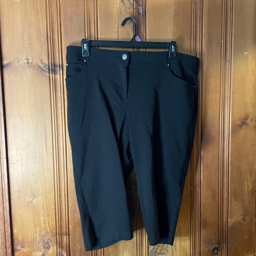 015 Womens black Bermuda shorts size 20 89th Madison